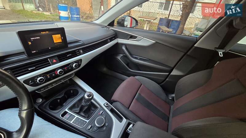 Седан Audi A4 2017 в Ивано-Франковске