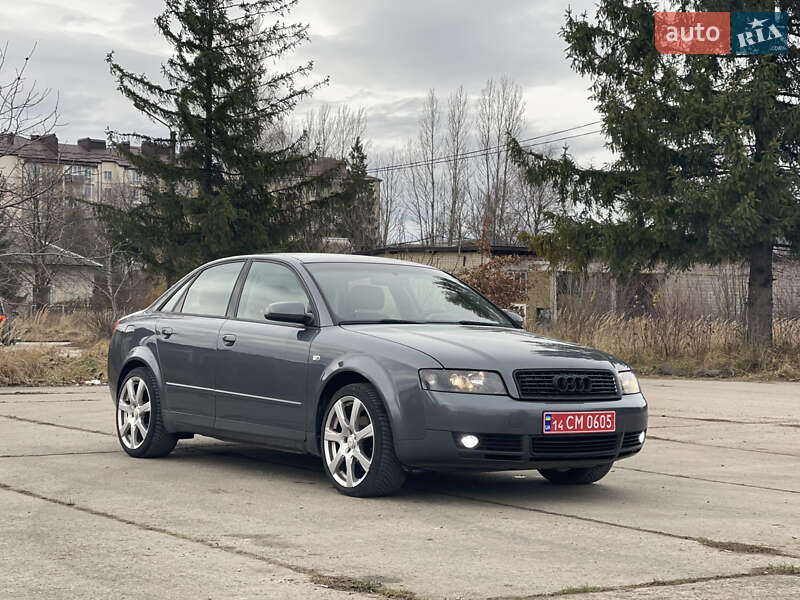 Седан Audi A4 2003 в Надворной