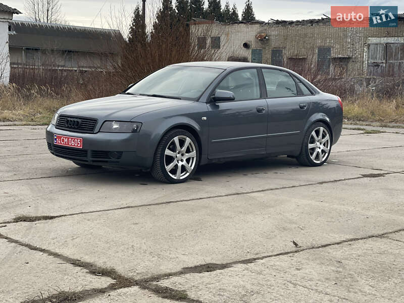 Седан Audi A4 2003 в Надворной
