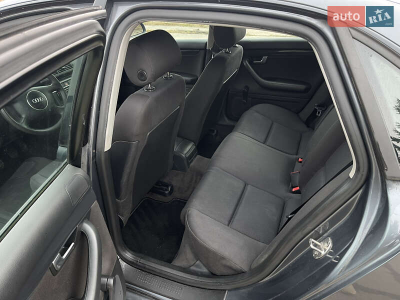 Седан Audi A4 2003 в Надворной