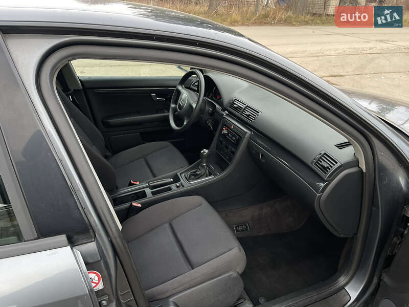 Седан Audi A4 2003 в Надворной