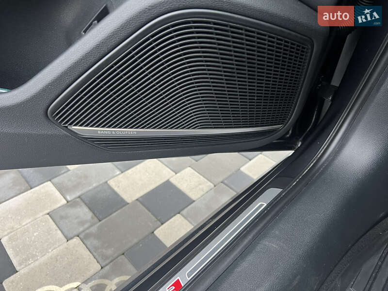 Седан Audi A4 2018 в Дніпрі