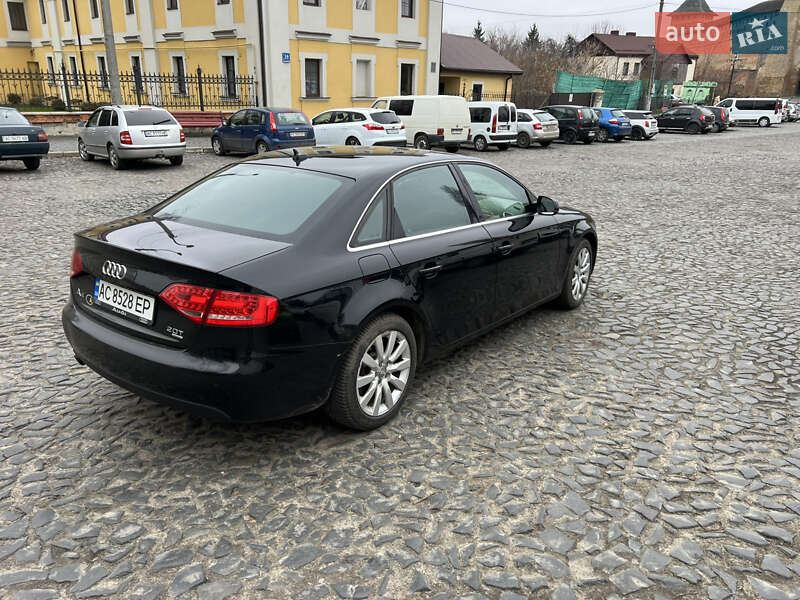 Седан Audi A4 2010 в Луцке