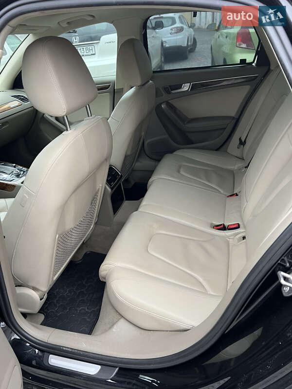 Седан Audi A4 2010 в Луцке
