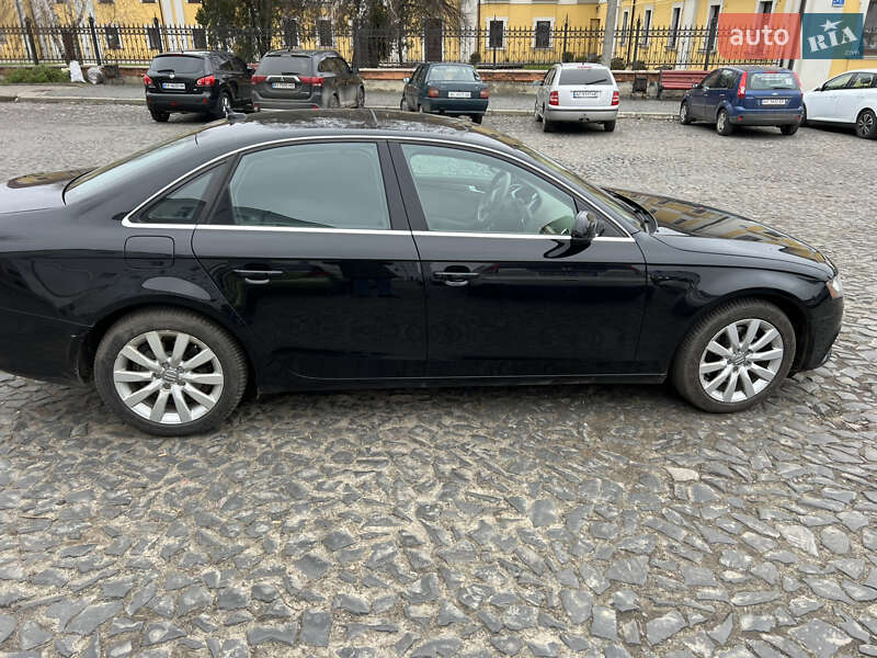 Седан Audi A4 2010 в Луцке