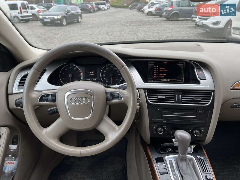 Седан Audi A4 2010 в Луцке