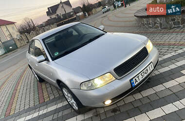Седан Audi A4 2000 в Надворной
