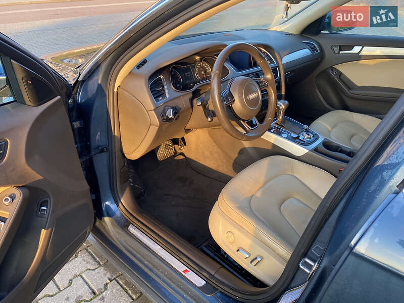 Седан Audi A4 2014 в Львове