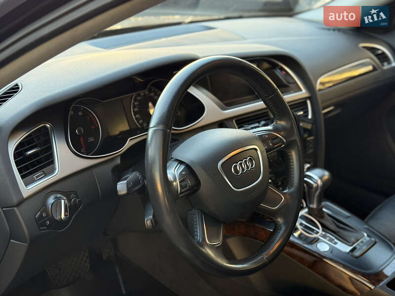 Седан Audi A4 2014 в Киеве