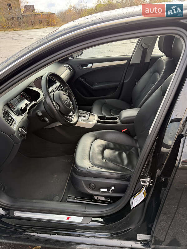 Седан Audi A4 2015 в Звягеле