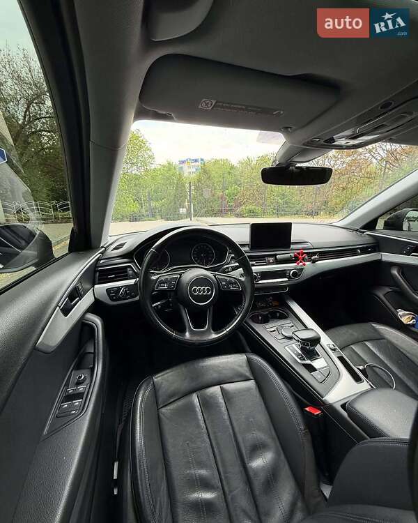 Седан Audi A4 2015 в Львове