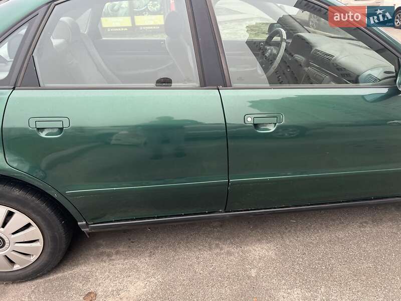 Седан Audi A4 2001 в Киеве