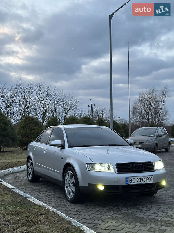 Седан Audi A4 2002 в Жовкве