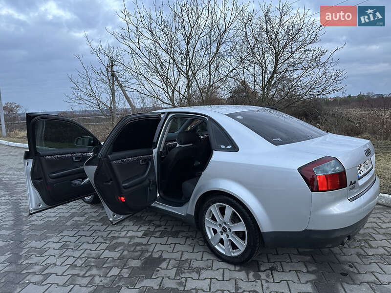 Седан Audi A4 2002 в Жовкве