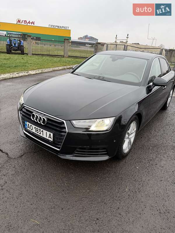 Седан Audi A4 2016 в Мукачево