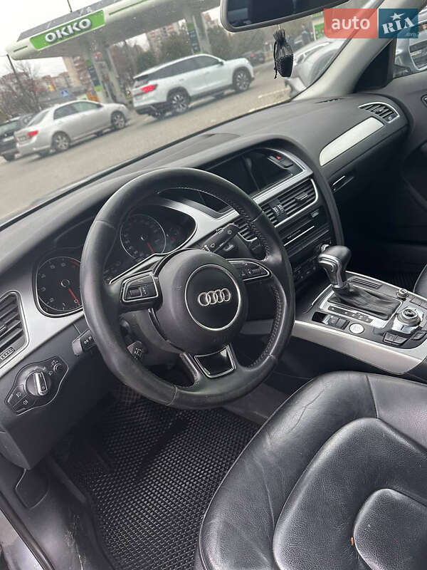 Седан Audi A4 2015 в Львові