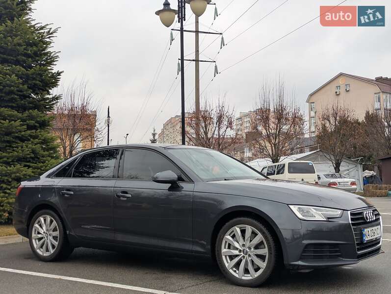 Седан Audi A4 2017 в Киеве