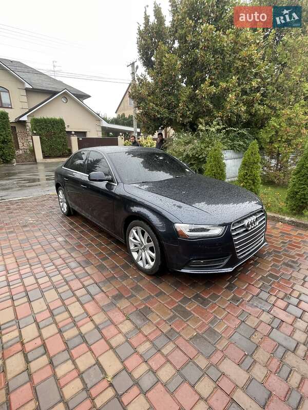 Седан Audi A4 2013 в Києві
