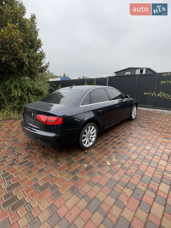 Седан Audi A4 2013 в Киеве
