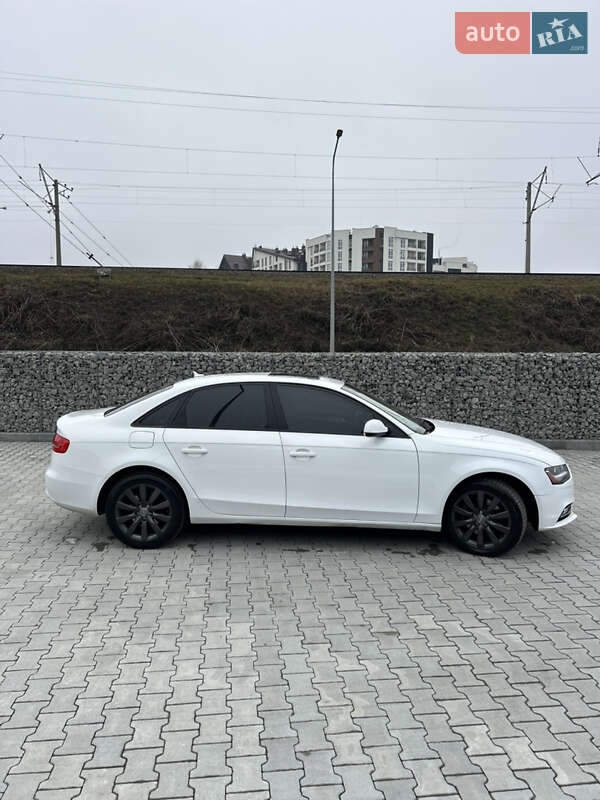 Седан Audi A4 2012 в Ирпене