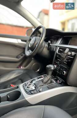 Седан Audi A4 2015 в Львові