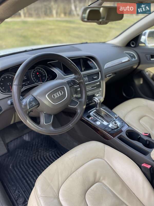 Седан Audi A4 2014 в Львове