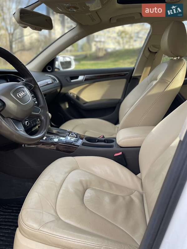 Седан Audi A4 2014 в Львове