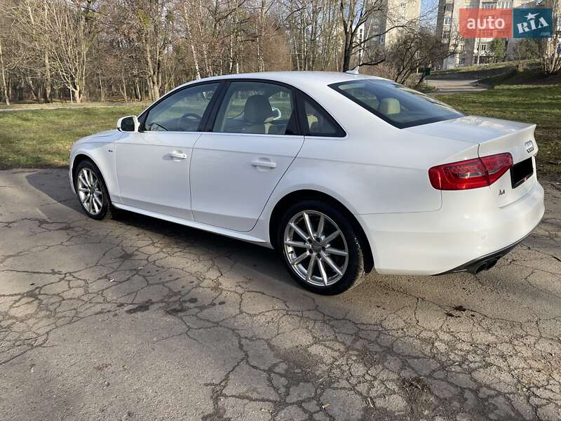 Седан Audi A4 2014 в Львове