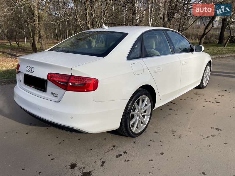 Седан Audi A4 2014 в Львове