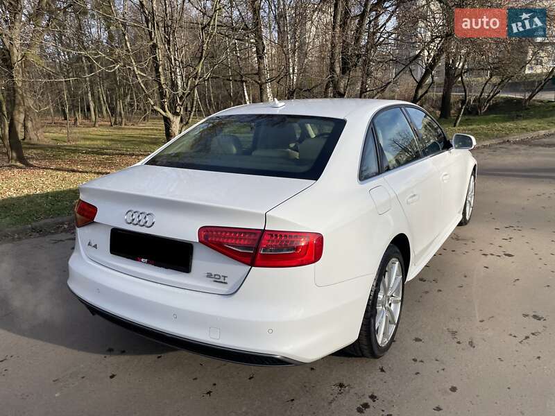 Седан Audi A4 2014 в Львове