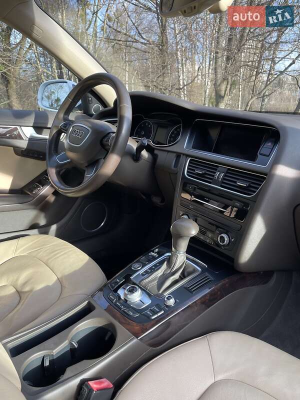 Седан Audi A4 2014 в Львове
