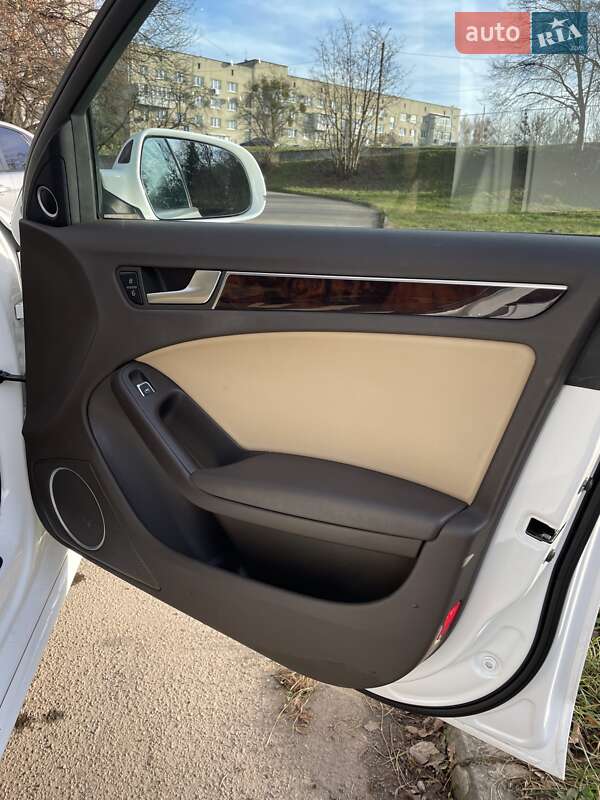 Седан Audi A4 2014 в Львове