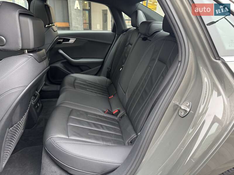 Седан Audi A4 2022 в Киеве