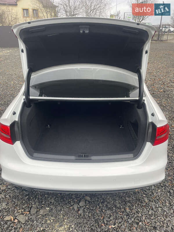 Седан Audi A4 2014 в Луцке
