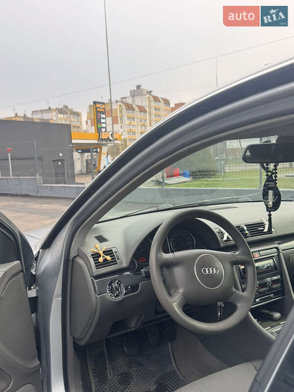 Седан Audi A4 2000 в Обухове