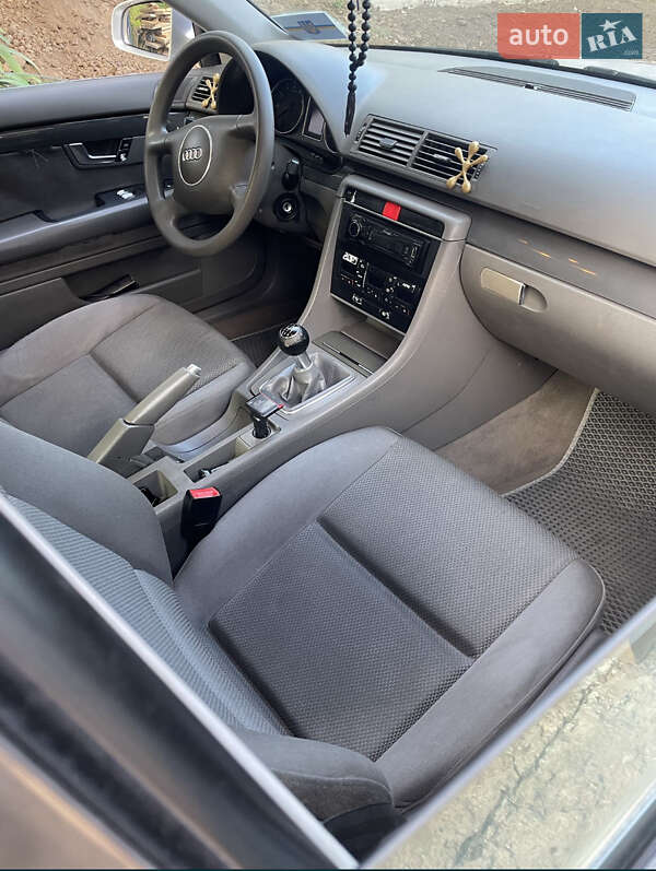 Седан Audi A4 2000 в Обухове