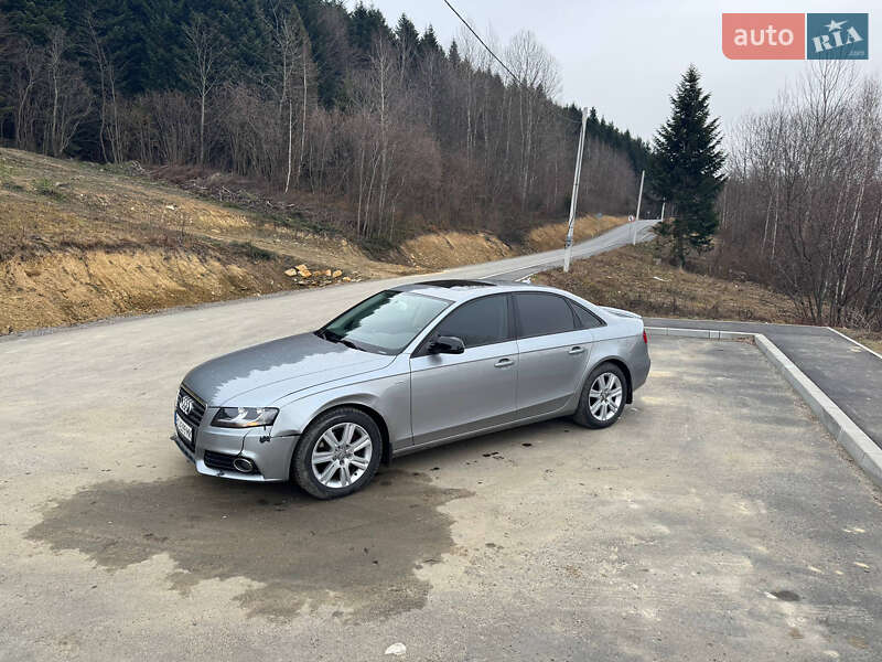 Седан Audi A4 2009 в Сходнице