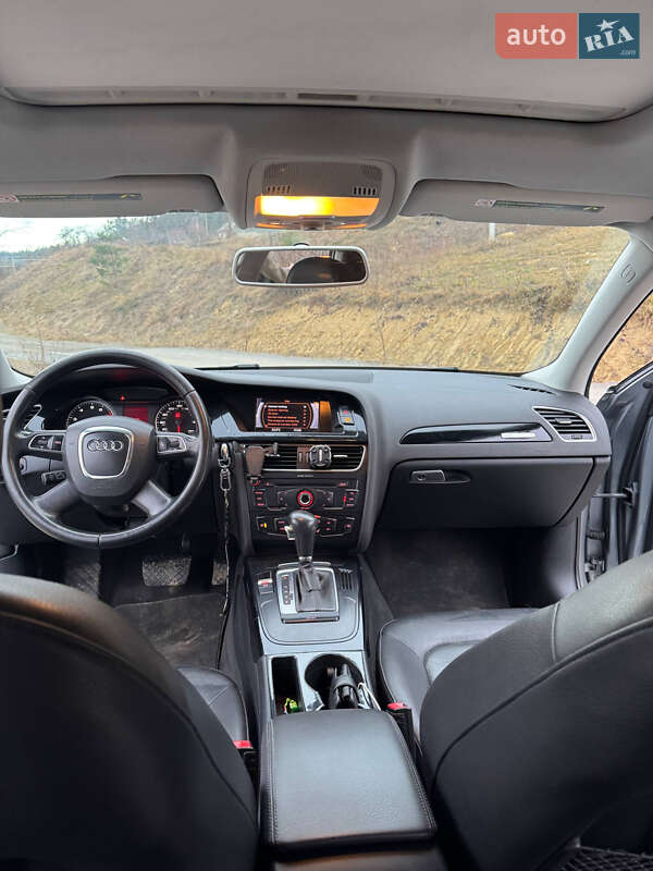 Седан Audi A4 2009 в Сходнице
