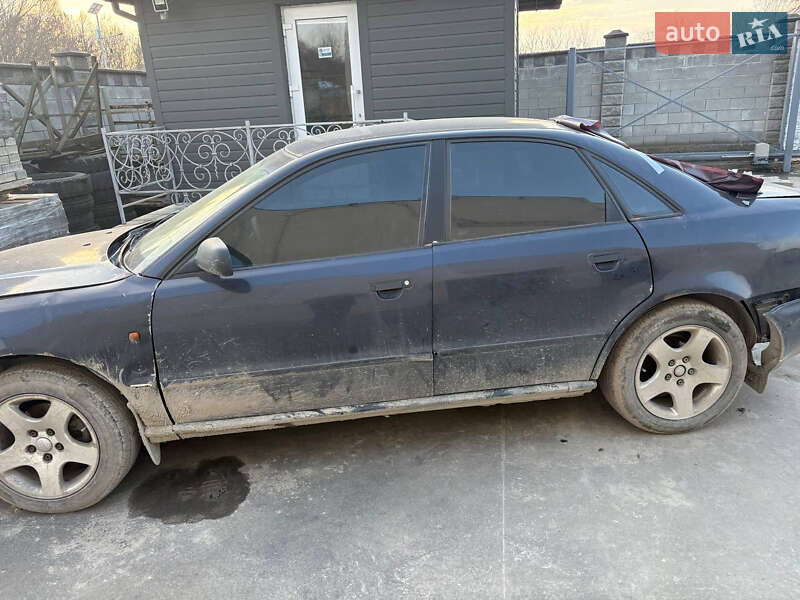 Седан Audi A4 1996 в Ровно