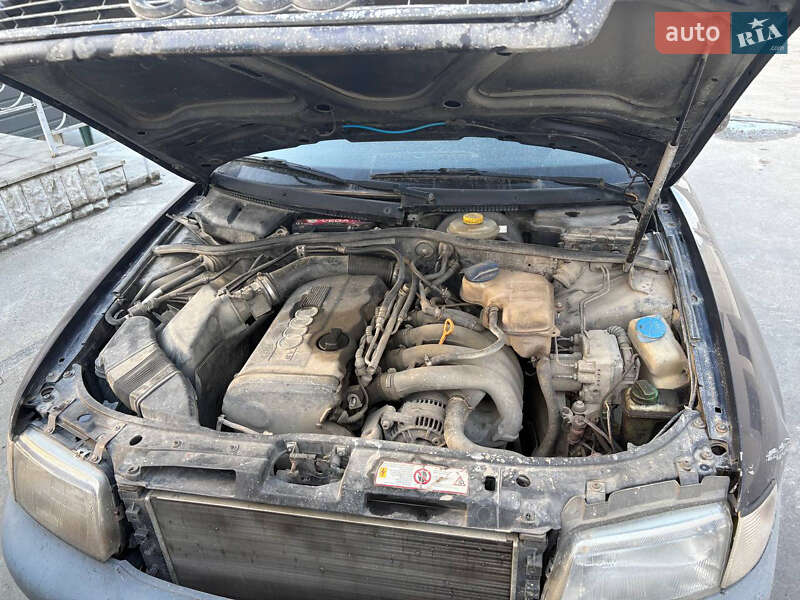 Седан Audi A4 1996 в Ровно