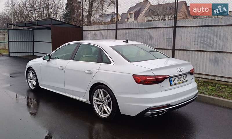 Седан Audi A4 2022 в Ужгороде