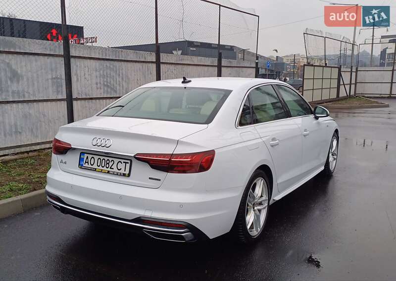 Седан Audi A4 2022 в Ужгороде