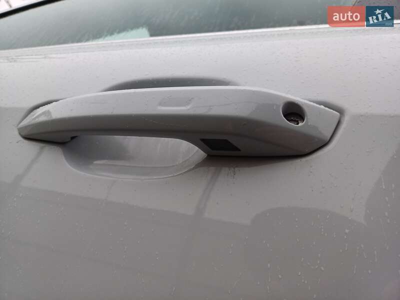 Седан Audi A4 2022 в Ужгороде