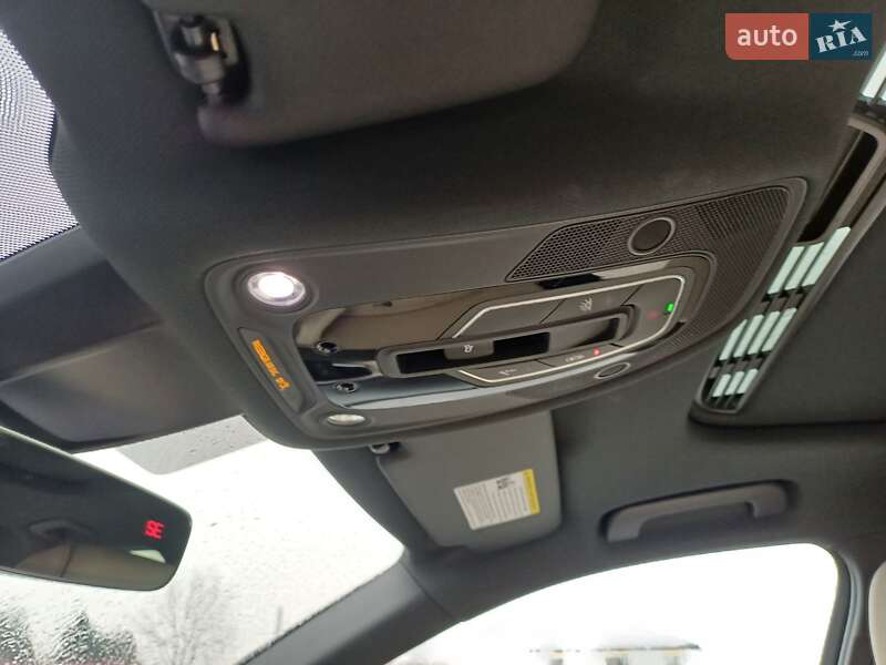 Седан Audi A4 2022 в Ужгороде