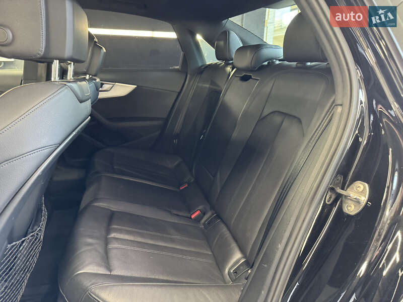 Седан Audi A4 2016 в Киеве