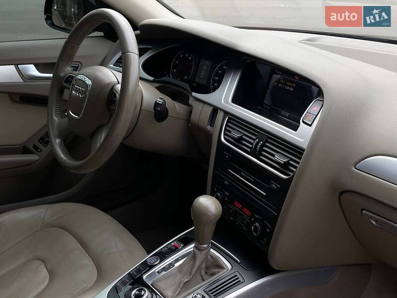 Седан Audi A4 2011 в Николаеве