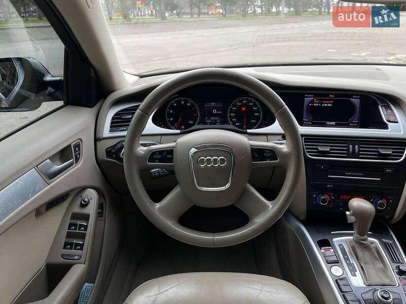 Седан Audi A4 2011 в Николаеве