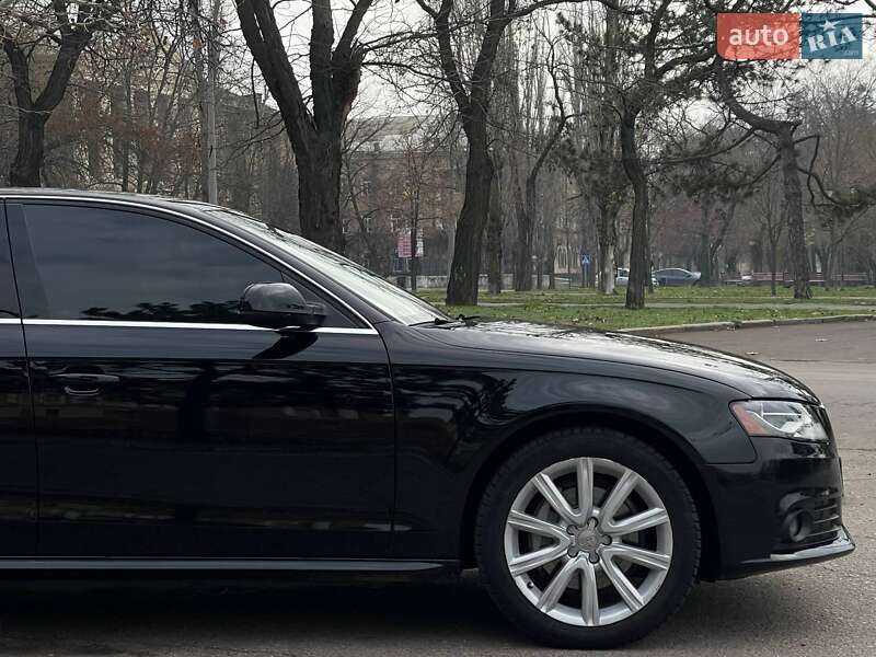 Седан Audi A4 2011 в Николаеве