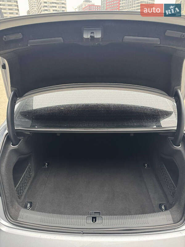 Седан Audi A4 2016 в Киеве