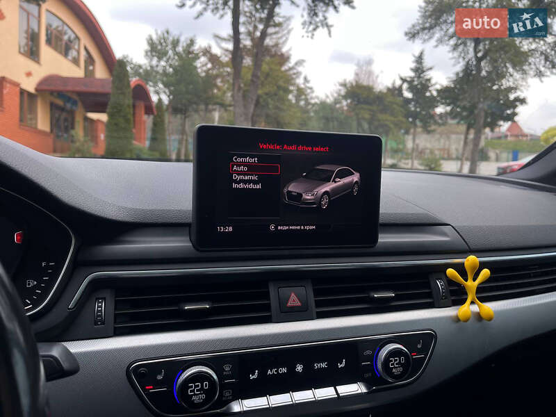 Седан Audi A4 2016 в Ужгороді